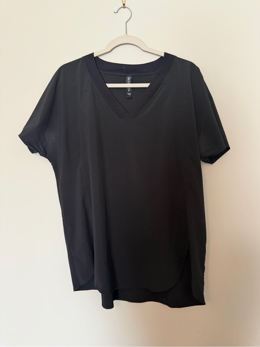 Athleta Black V-Neck Short Sleeve Extended Shoulder Top Size L